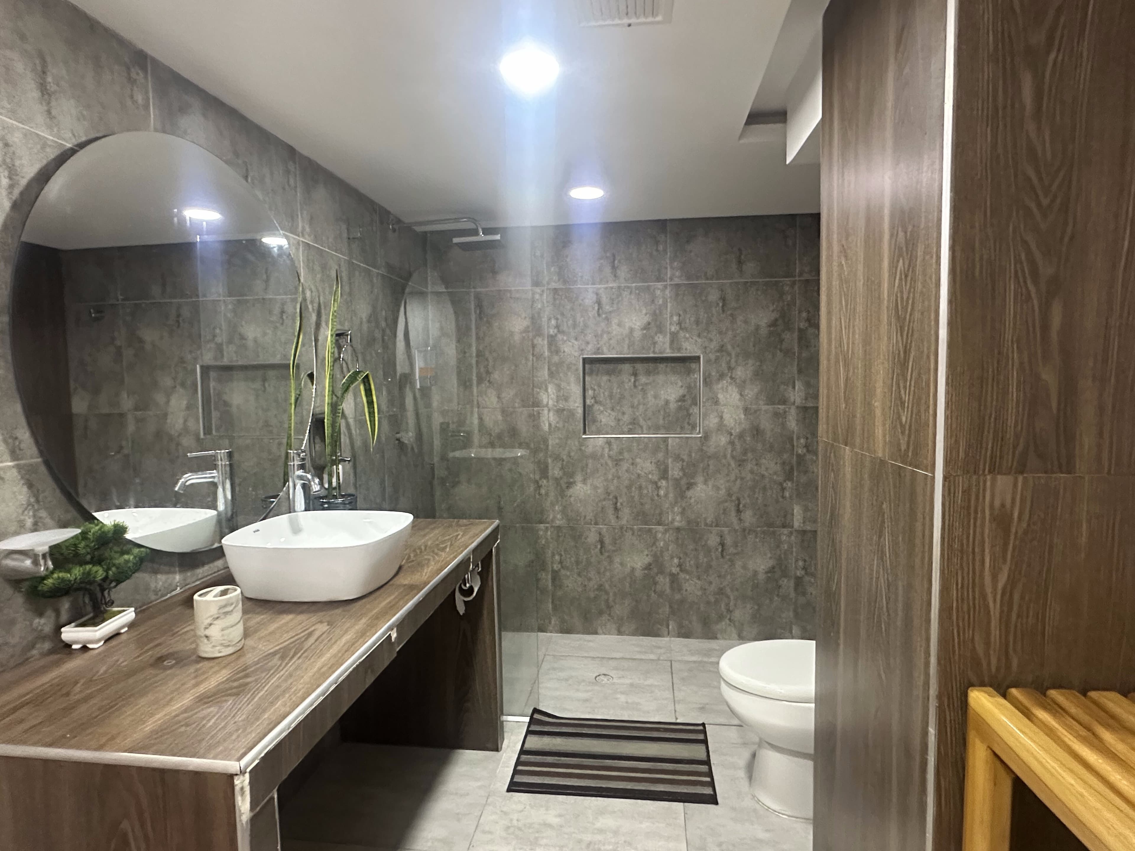 Zafiro main bathroom